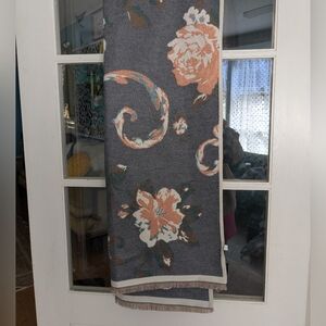 NWT Victoria Leland Floral Blanket Scarf Gray And Peach